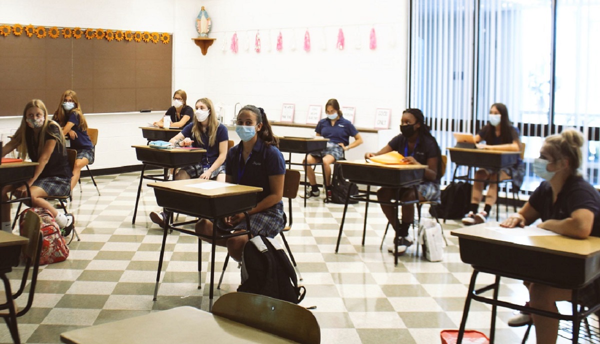 school mask Boris Johnson